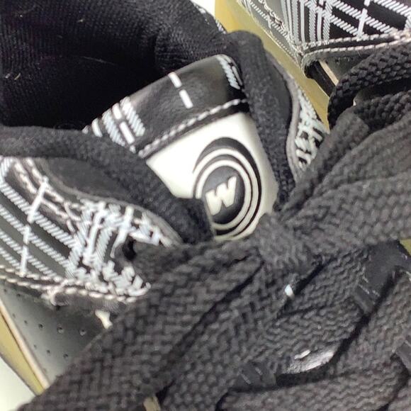 Wheely’s Heelys lighted sneakers with wheels roller skates shoes kids size 6 EUC - Picture 6 of 16